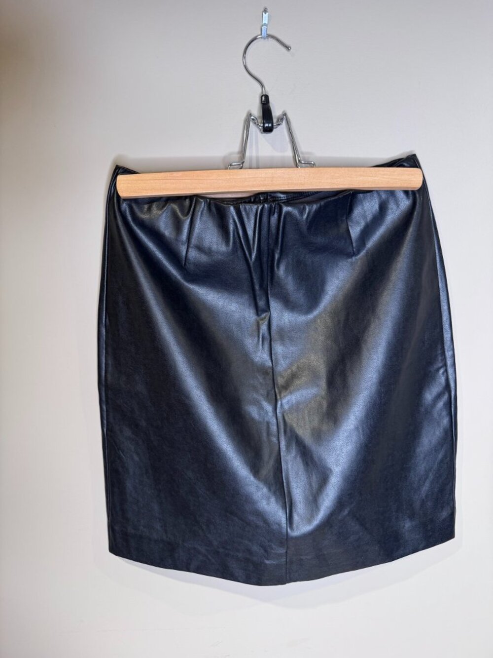 NWOT Talula (Aritzia) | Faux Leather Pencil Skirt | Black | Small
- Picture 2 of 7
